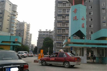羊山新区龙飞山城I房东置换急售送装修采光好诚心出售随时看房